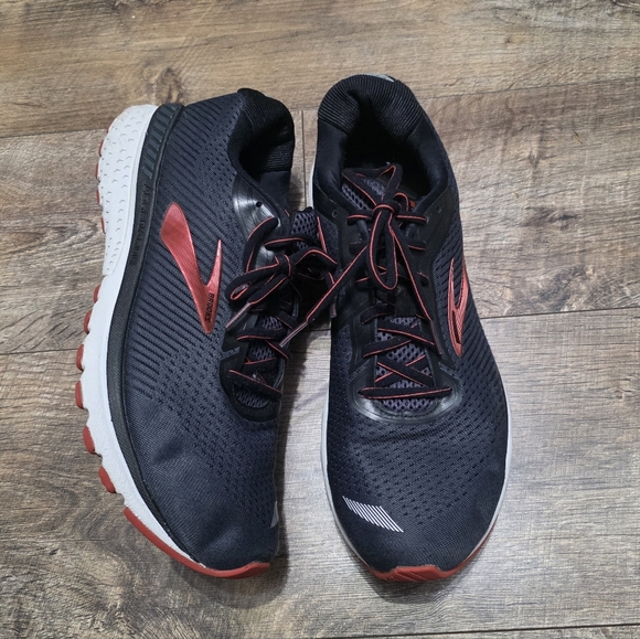 Brooks Adrenaline Black and Red Sneaker Men Size 11.5 - Picture 2 of 15